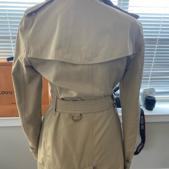 Burberry Kensington Trench Size US4 - Picture 11 of 14